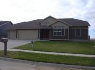 523 Summit Dr, Carroll, IA 51401