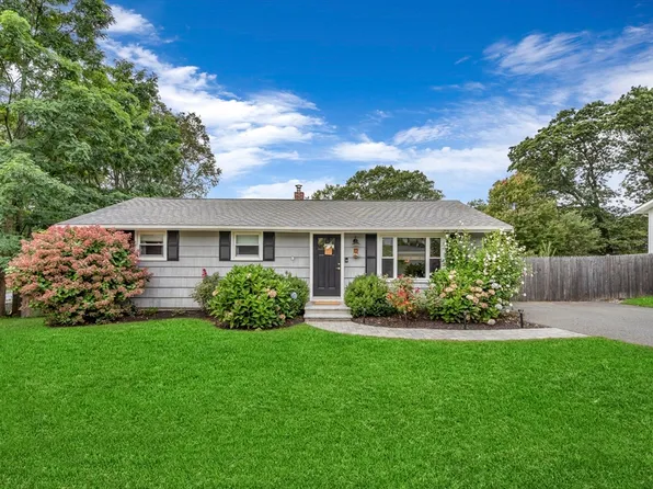 12 Arrowhead Rd, Bellingham, MA 02019