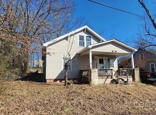 111 Hickory St SW, Lenoir, NC 28645