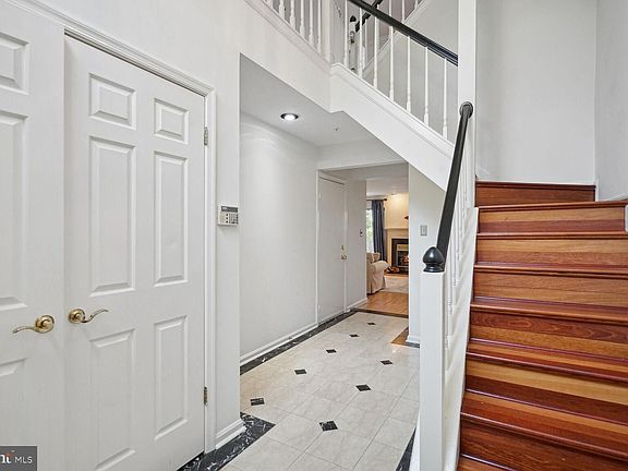 3rd image of 5914 Edson Ln
