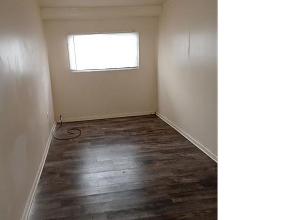 4th image of 22422 Merrill Ave