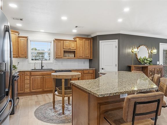 4th image of 562 Rheas Mill Rd