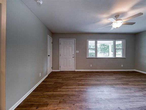 4th image of 2628 Lawrence Ave