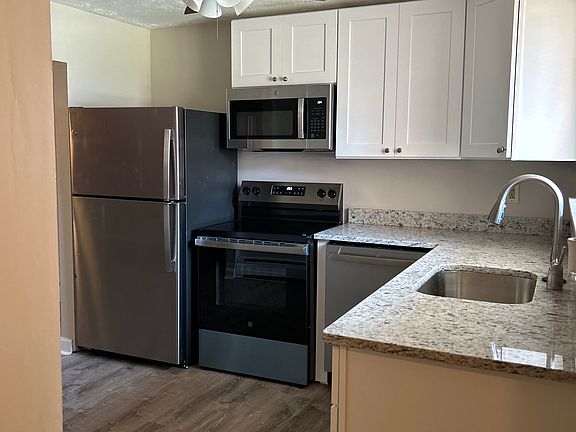 3rd image of 21 Amato Dr #21L