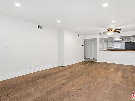 5th image of 620 W Hyde Park Blvd Unit 104