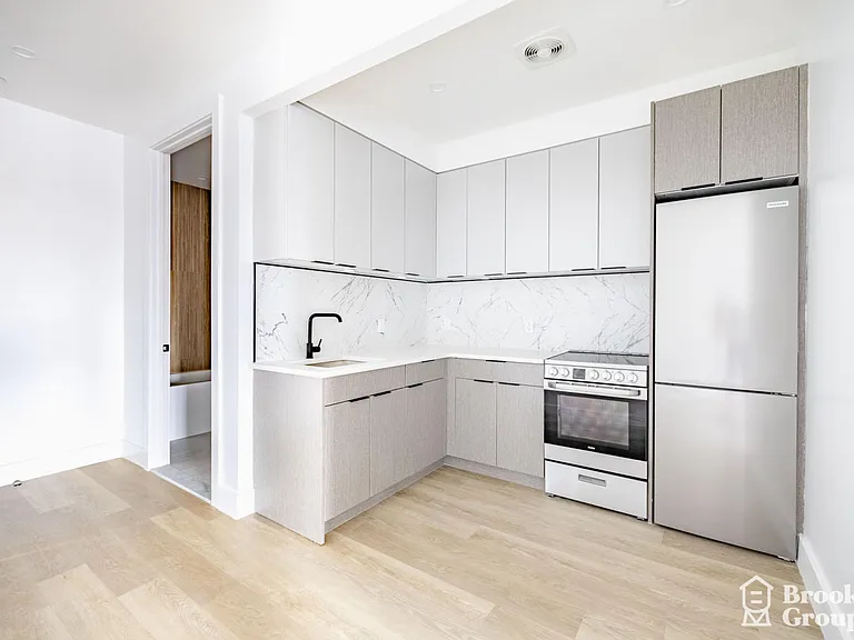 3308 Glenwood Rd #18 — Photo 2