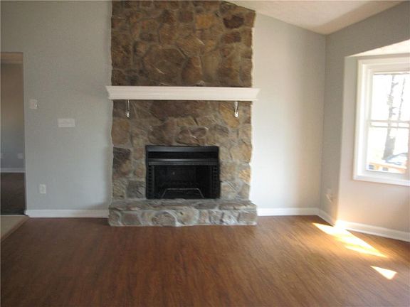 2nd image of 1419 Ashbrook Dr