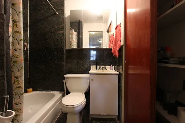 Rented by Dynamik Realty | media 20