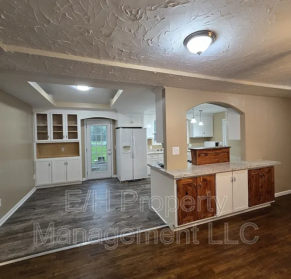 635 N Andover Rd — Photo 6