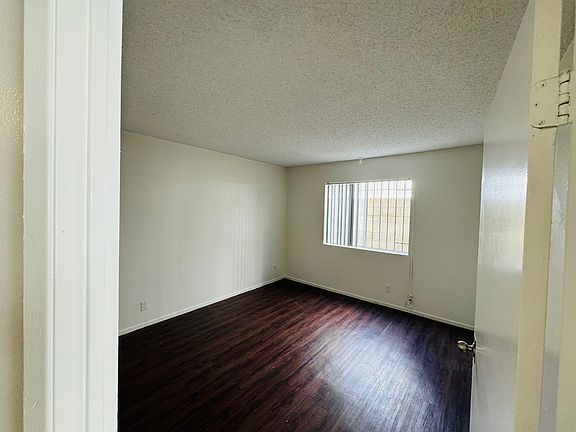 4th image of 2911 Leeward Ave #304