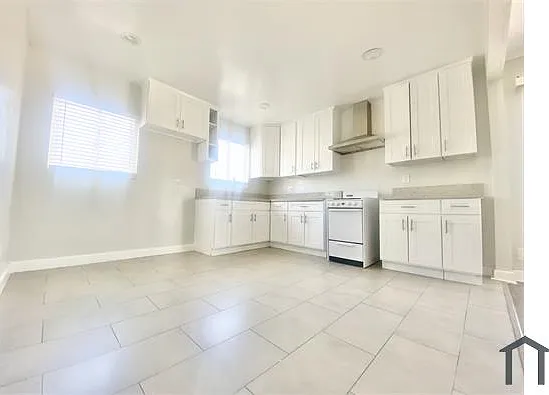 1181 W 38th St #5 — Photo 3