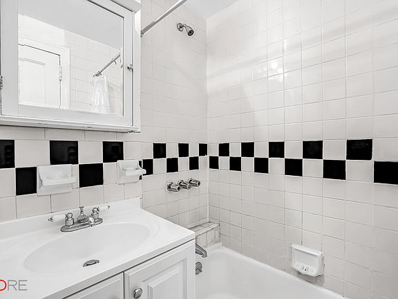 4th image of 314 41st St #1003B