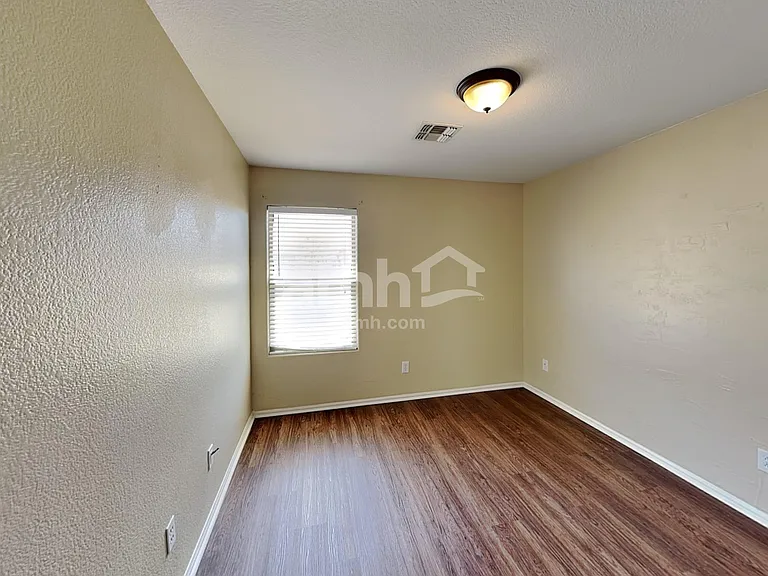 8409 S 50th Ln — Photo 16