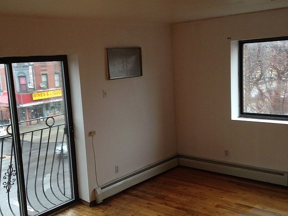 2nd image of 1071 Jefferson Ave