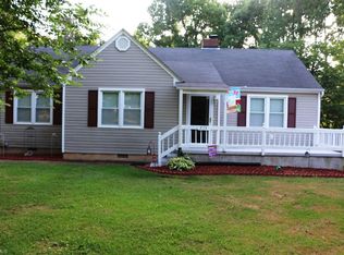 215 Friendway Rd, Greensboro, NC 27409