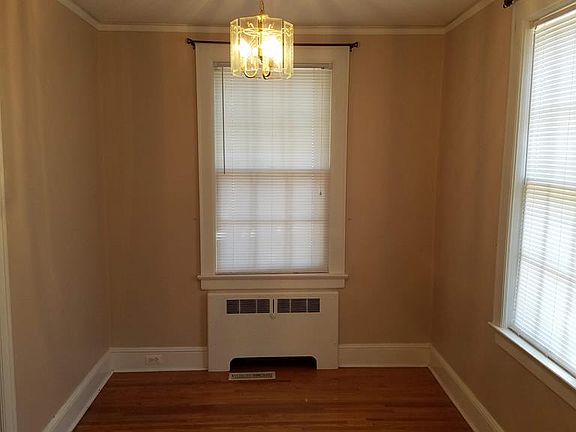 3rd image of 409 Oakdale St