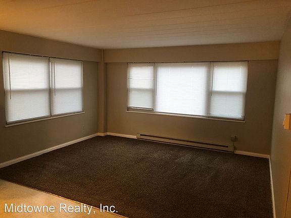 5th image of 530 W Berry St APT 612