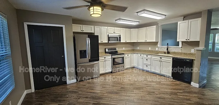 2139 Bridlewood Dr — Photo 2