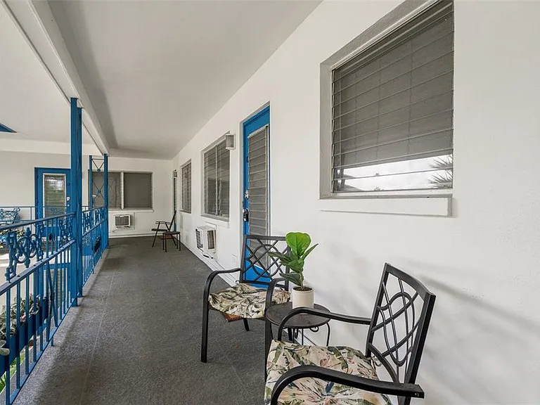 800 Beach Dr NE #10 — Photo 14