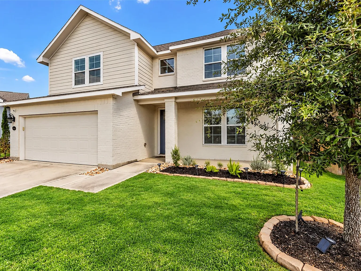 5 bed, 3.5 bath, 2745 sqft, $3,900 — Photo 2