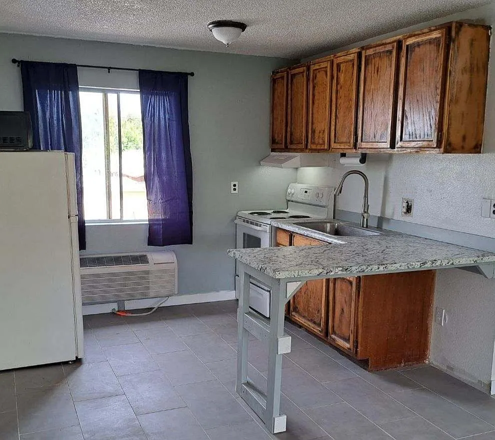 Studio, 500 sqft, $850 — Photo 2