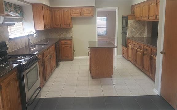2nd image of 7705 Skylake Dr