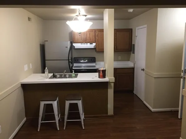 8727 Candlewood Trl APT 8, Brighton, MI 48116