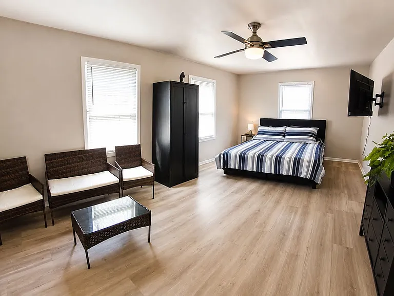 406 W 52nd St #406 — Photo 2