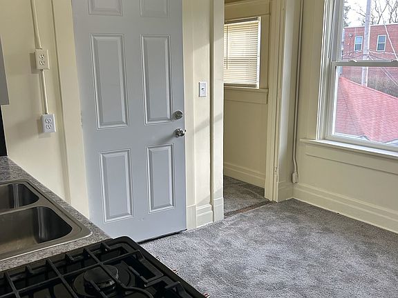 4th image of 3525 Cuming St #4