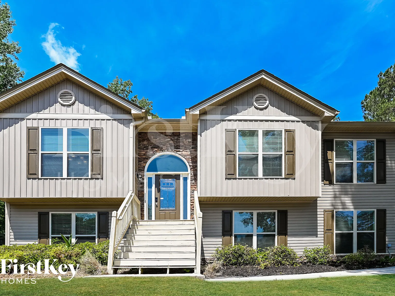 4 bed, 3.0 bath, 2471 sqft, $2,770 — Photo 1
