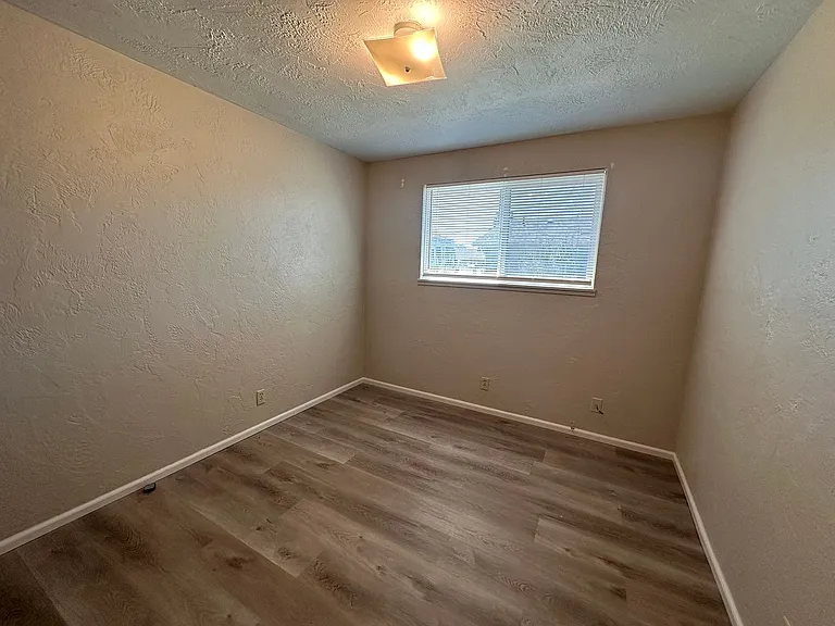 520 & 522 38th Place — Photo 22