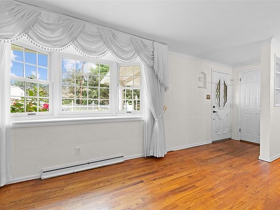 3rd image of 807 Morgan St