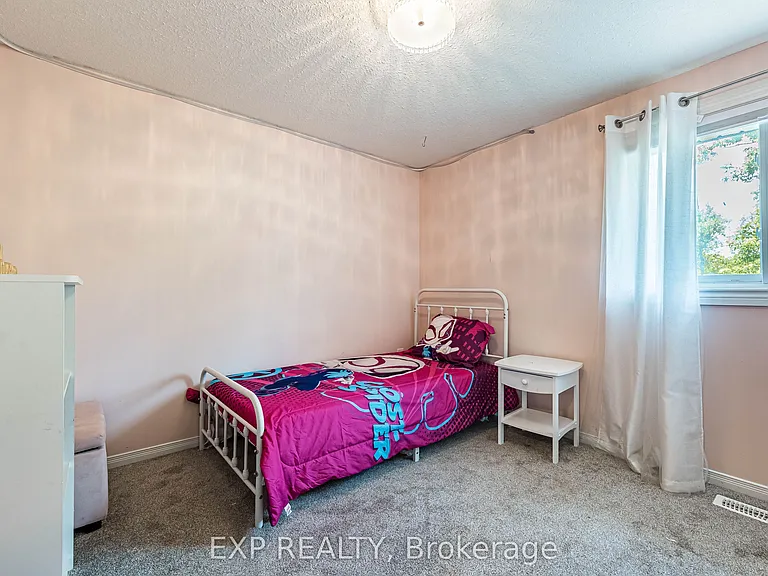 63 Wood Grove Cres — Photo 25