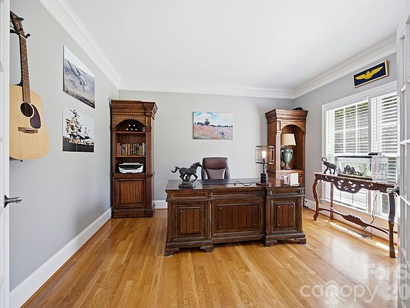 5th image of 6263 Chamar Cir