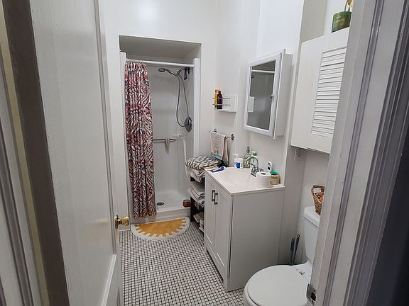 4th image of 244 Lark St APT 2R