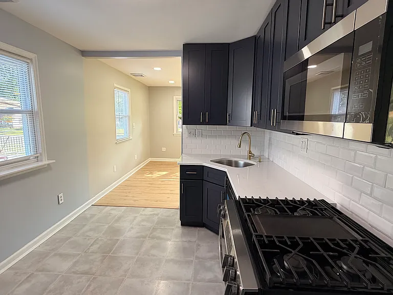 3639 Windsor Dr — Photo 3