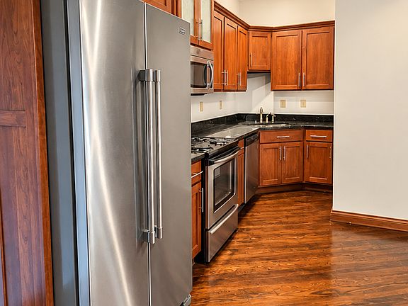 4th image of 113 W 7th St #3