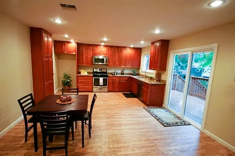 3 bed, 1410 sqft, $3,400 — Photo 3