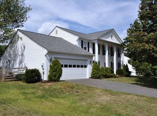 107 Hamilton Rd, Sterling, VA 20165