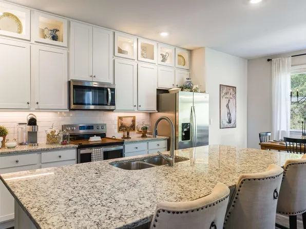 411 Stonewall Jackson Blvd, Staunton, VA 24401