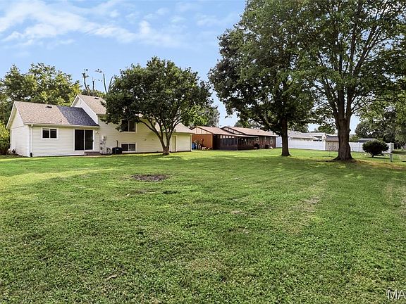 5th image of 203 Meadow Dr