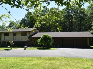 256 Water Forest Dr, Dingmans Ferry, PA 18328