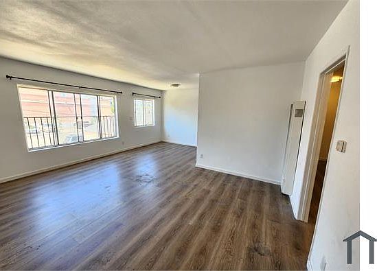 3rd image of 912 W 69th St #6