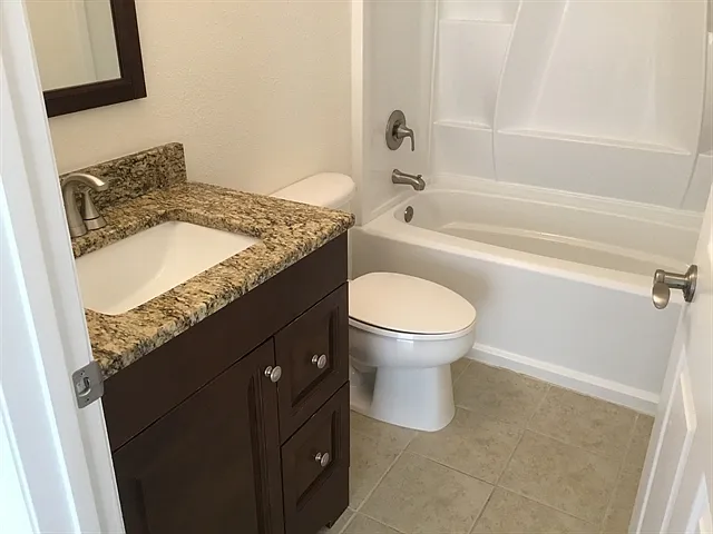 385 Bostwick Cir — Photo 3