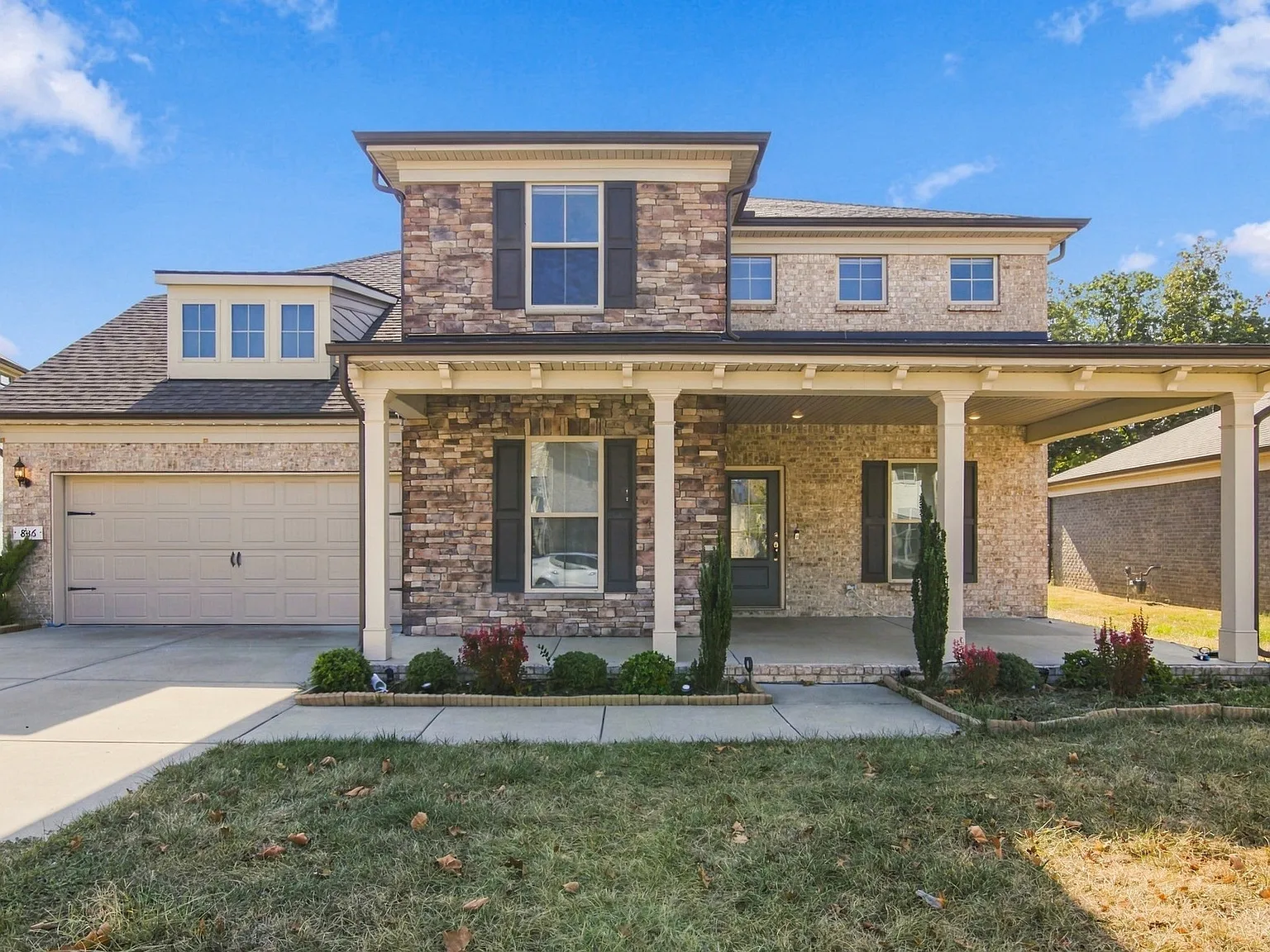 4 bed, 3.5 bath, 3594 sqft, $3,300 — Photo 3