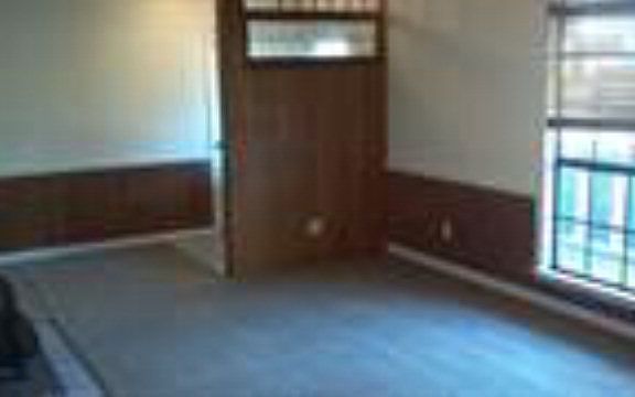 3rd image of 210 Lee St