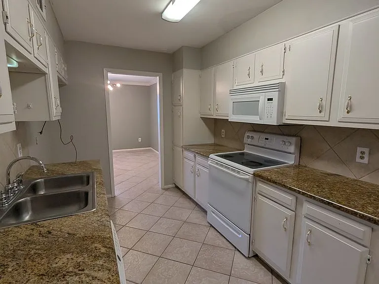 976 Sunmeadow Dr — Photo 9