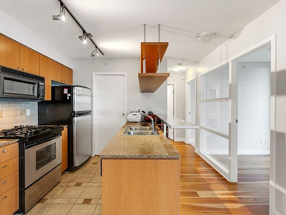 4th image of 1438 Richards St #1101