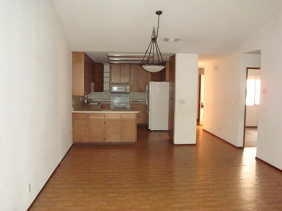 4th image of 3147 Dolbeer St