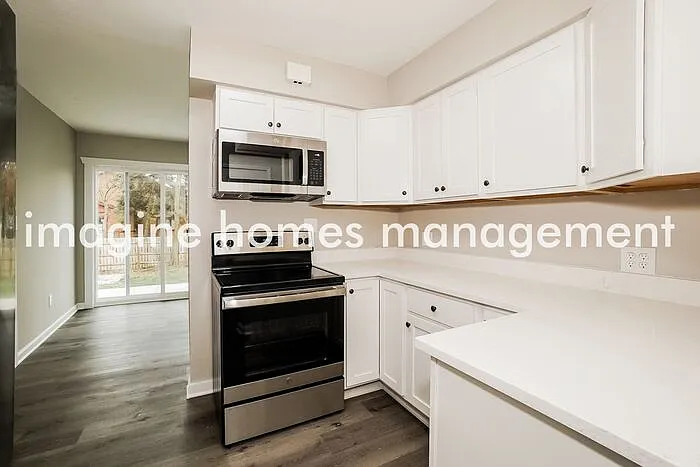 17648 Drake Rd — Photo 6